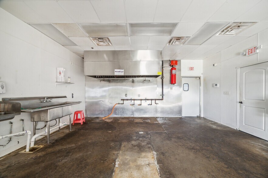 Primary Photo Of 8620 Grand Mission Blvd, Richmond Storefront For Lease