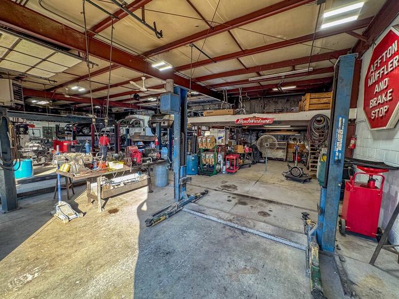 More Photos Of 8600 Gravois Rd, Saint Louis Auto Repair For Sale