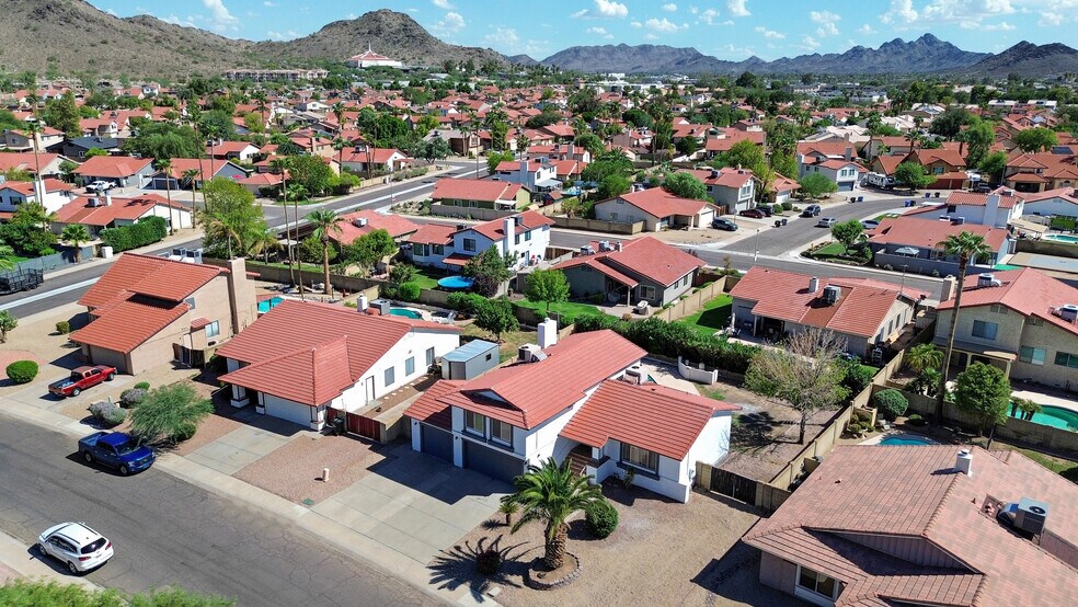 More Photos Of 1927 E Crocus Dr, Phoenix Specialty For Lease