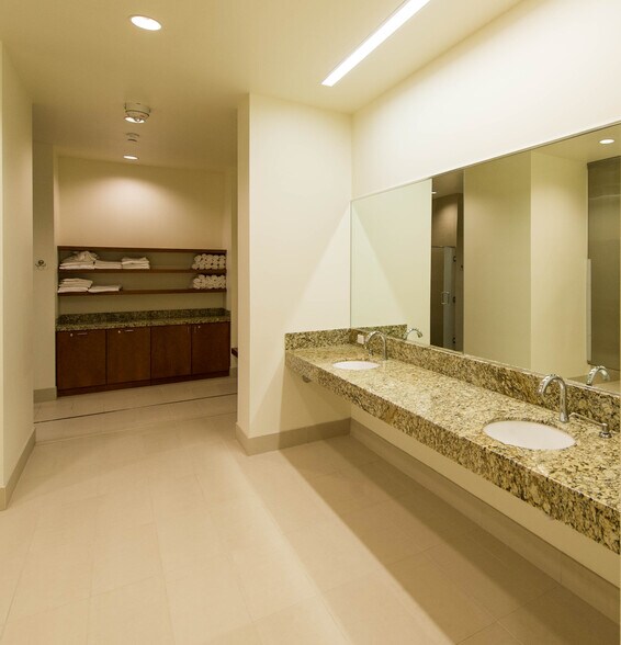 More Photos Of 300 Throckmorton St, Fort Worth Office For Sale