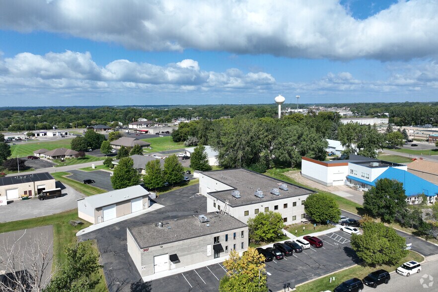 More Photos Of 307 12th Ave S, Buffalo Flex For Lease