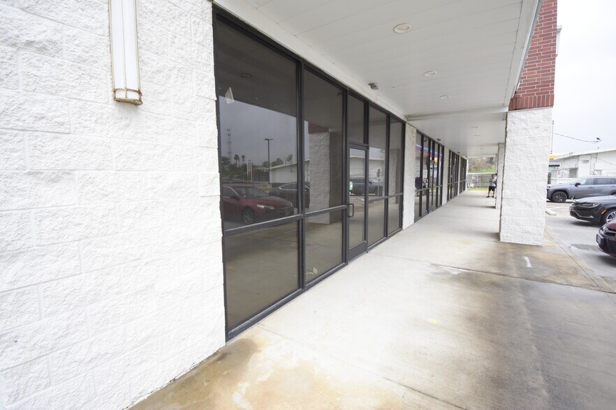 More Photos Of 1112 W Spencer Hwy, La Porte Storefront Retail Office For Lease