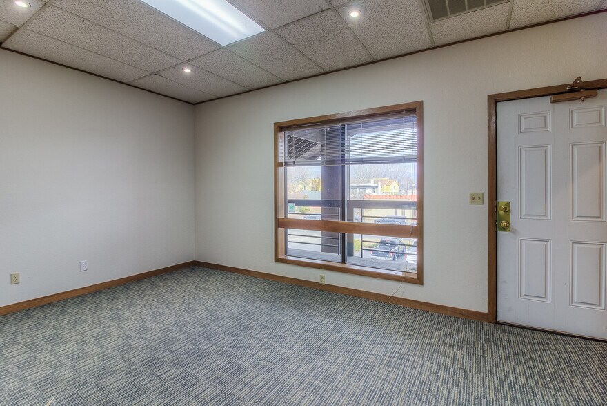 More Photos Of 304-308 N 3rd St, Yakima Office For Sale