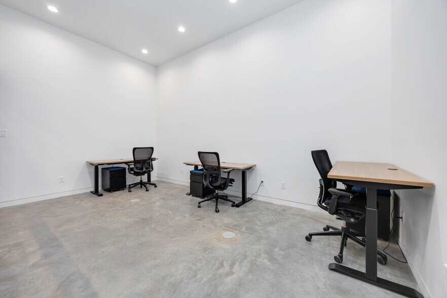 More Photos Of 5214 Harrisburg Blvd, Houston Office For Lease