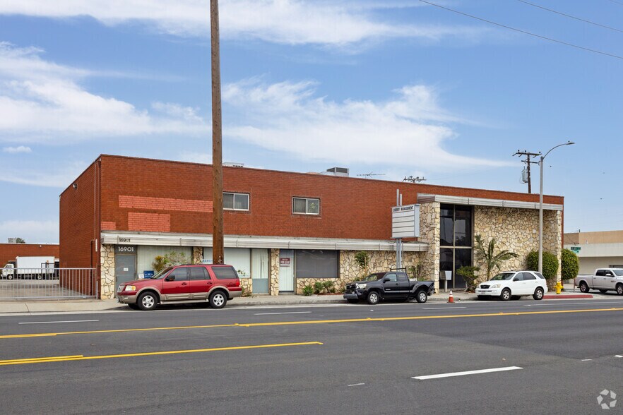More Photos Of 16901 S Western Ave, Gardena Office For Lease