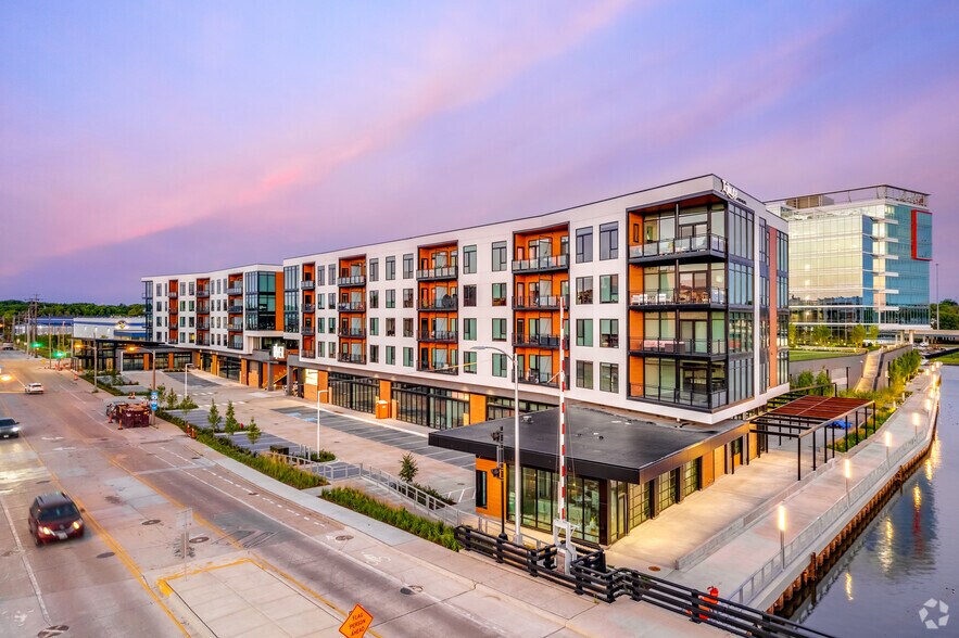 More Photos Of 2033 S 1st St, Milwaukee Apartments For Lease