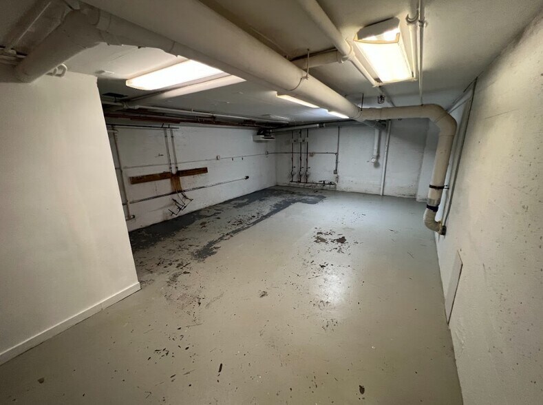 More Photos Of 43 Grove St, Peterborough Freestanding For Sale