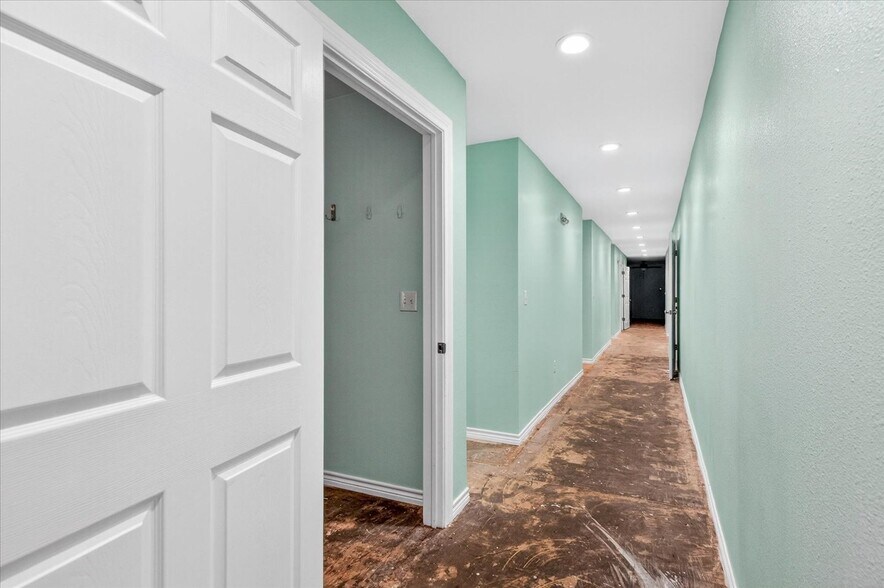 More Photos Of 121 N Maple St, Nowata Storefront For Sale