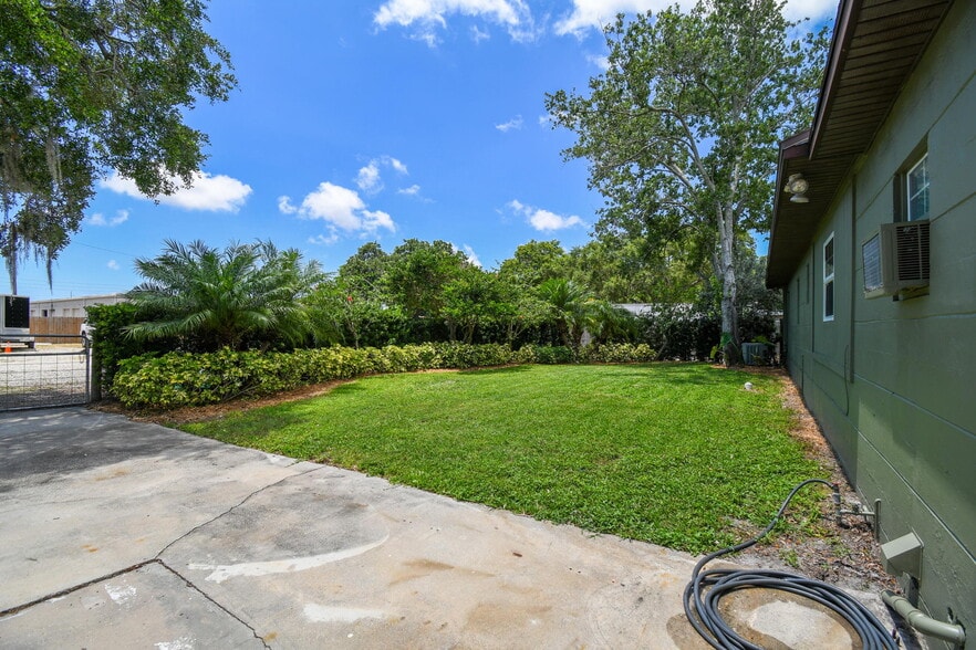 More Photos Of 883 South Wind Ln, Largo Industrial For Sale