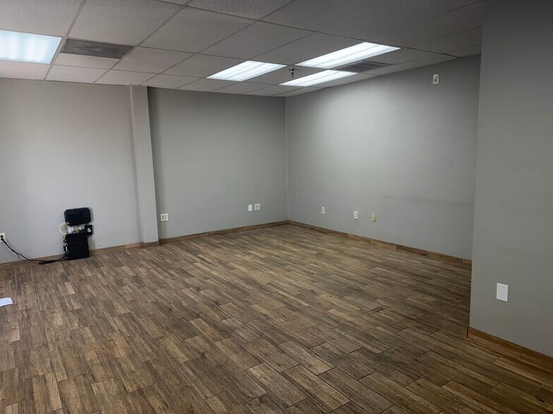 More Photos Of 4655 Quality Ct, Las Vegas Light Manufacturing For Lease