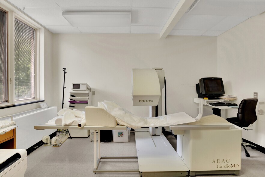 More Photos Of 611 S Carlin Springs Rd, Arlington Medical For Sale