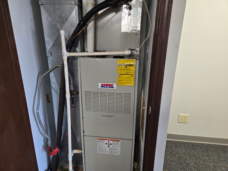 More Photos Of 1130 E Main St, Carbondale Storefront Retail Office For Lease