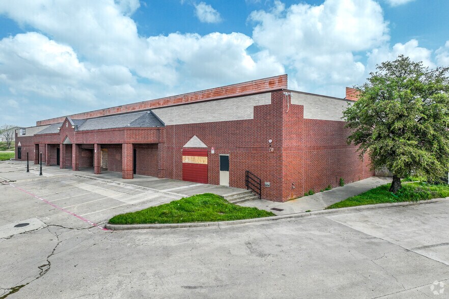 More Photos Of 3025 Altamesa Blvd, Fort Worth Freestanding For Sale