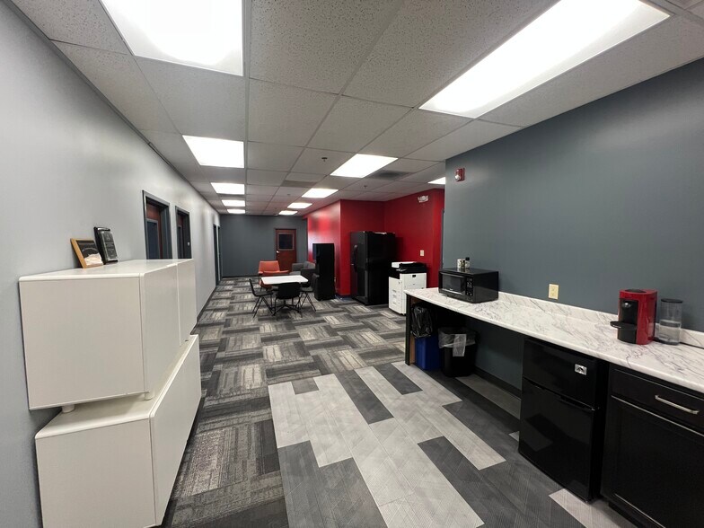 More Photos Of 4447 E Park 30 Dr, Columbia City Manufacturing For Sale