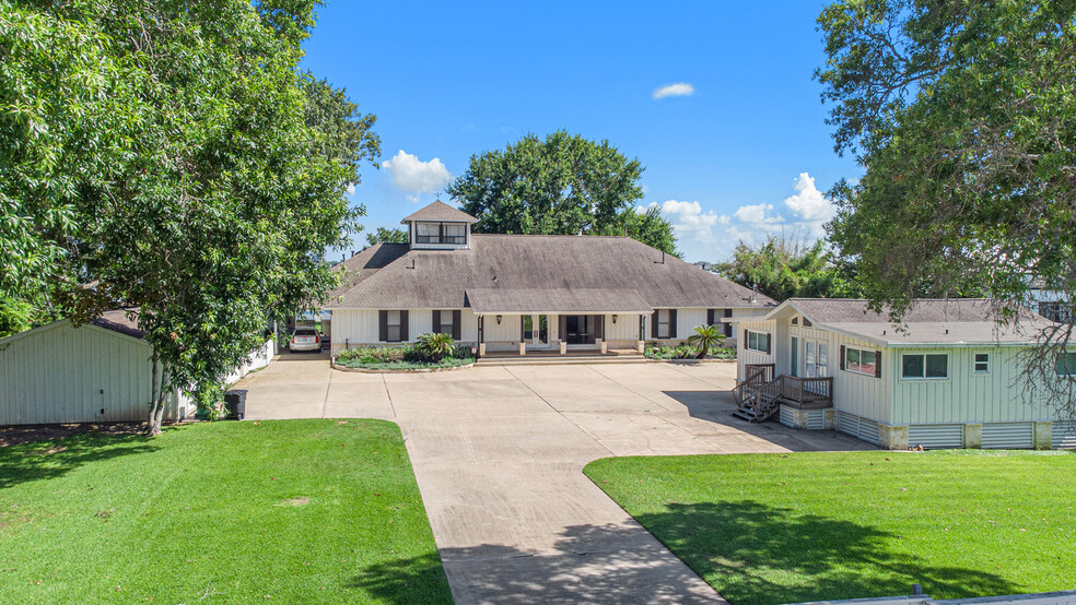 Primary Photo Of 3821 Nasa Pky, El Lago Lodge Meeting Hall For Sale