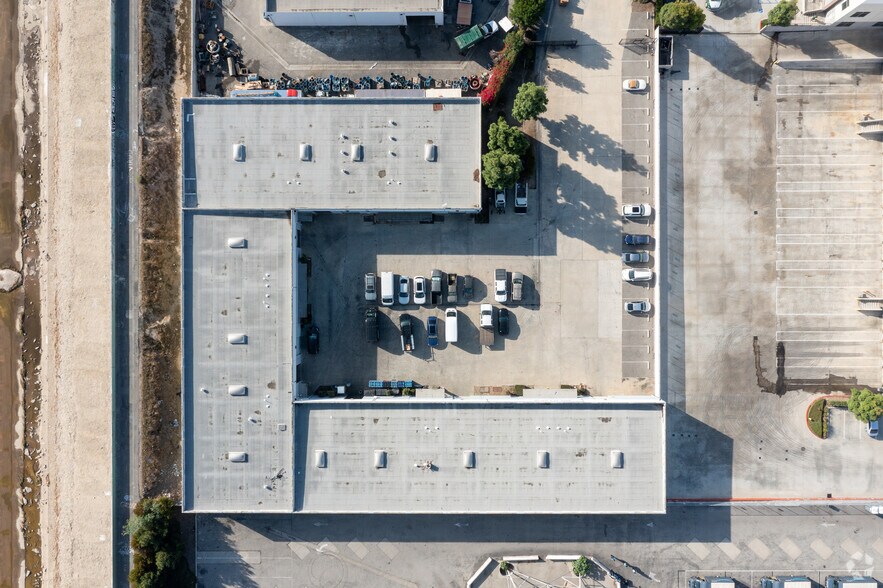 More Photos Of 9400 Burtis St, South Gate Manufacturing For Lease