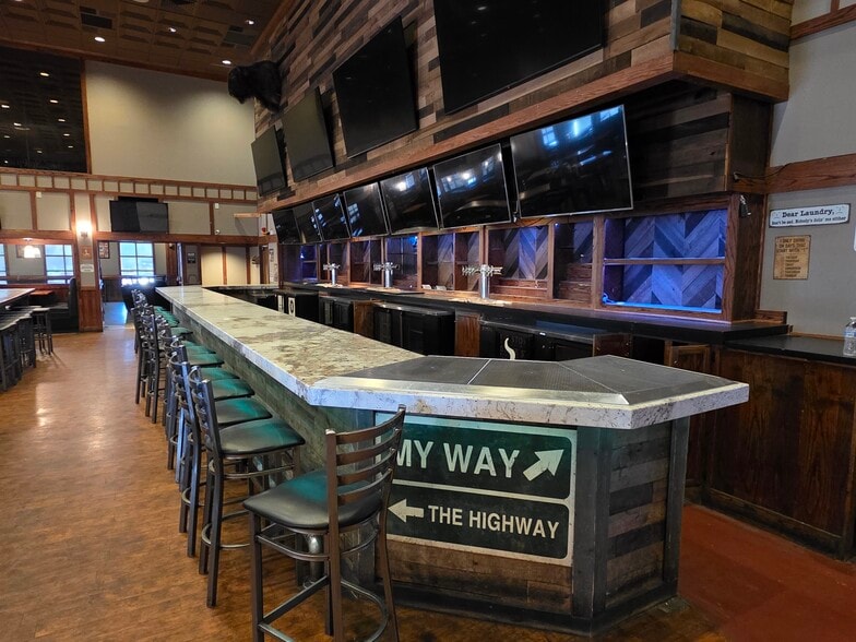 More Photos Of 7625 N La Cholla Blvd, Tucson Restaurant For Lease