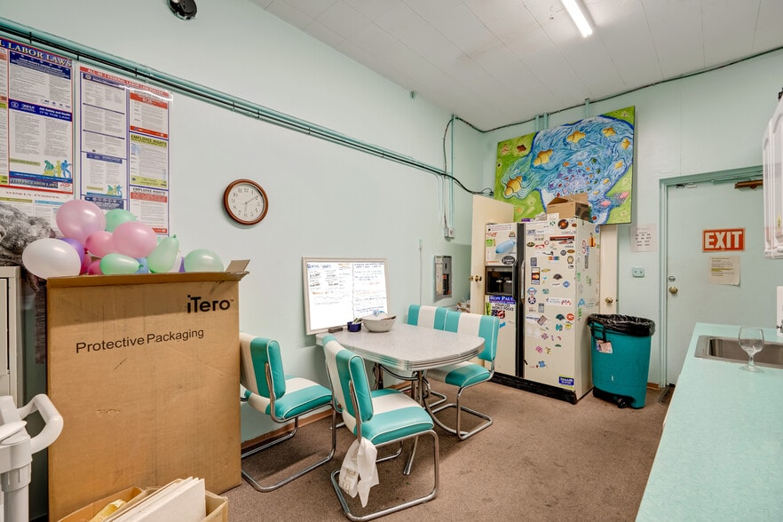 More Photos Of 2510-2512 Colby Ave, Everett Storefront Retail Office For Sale