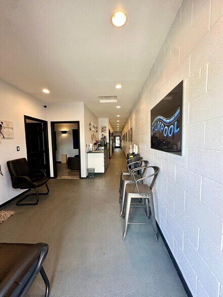 More Photos Of 1112 W Magnolia Blvd, Burbank Storefront For Lease