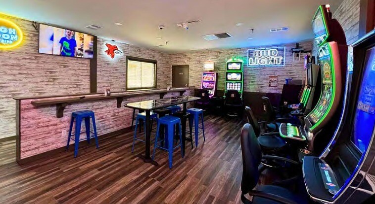 More Photos Of 1324 Jamie Ln, Waterloo Restaurant For Sale