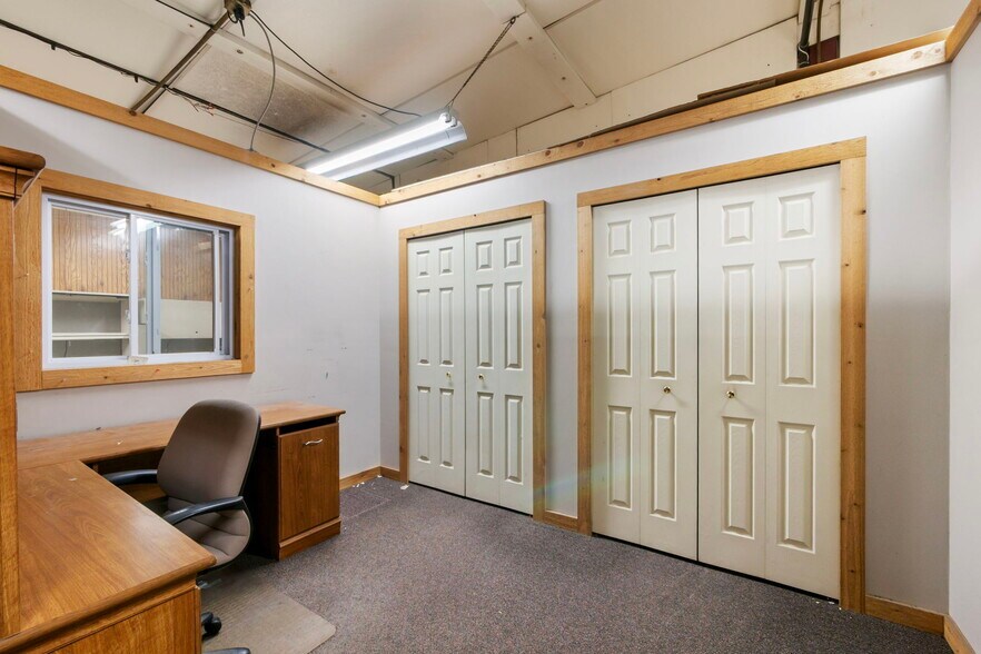 More Photos Of 690 S Lapeer Rd, Oxford Warehouse For Sale
