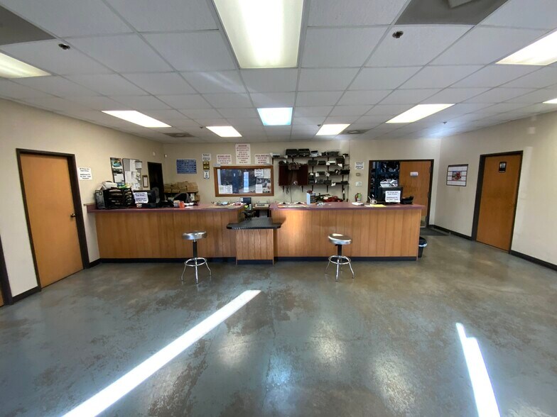 More Photos Of 3031 NE 23rd St, Oklahoma City Warehouse For Sale