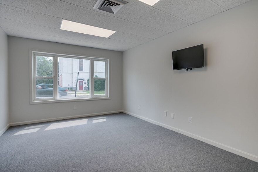 More Photos Of 38-40 Market St, Amesbury Office Residential For Sale