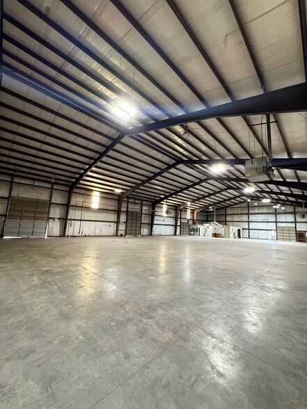More Photos Of 9600 NW 10th St, Oklahoma City Warehouse For Lease