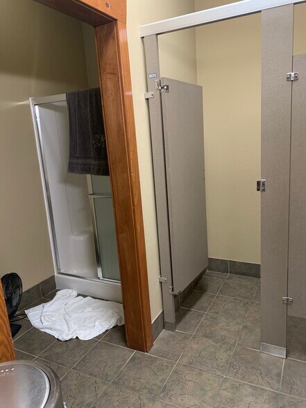 More Photos Of 3851 S 103rd East Ave, Tulsa Office For Sale