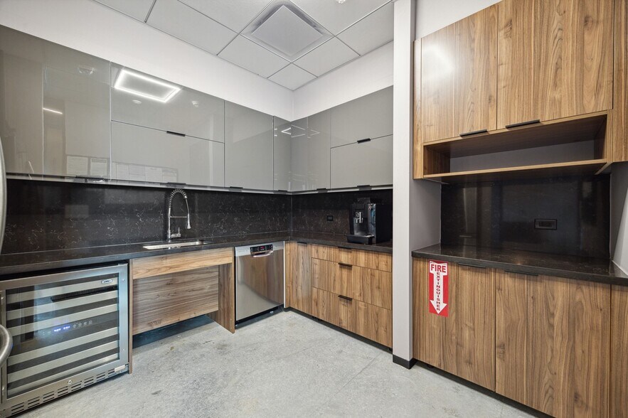 More Photos Of 2229 San Felipe St, Houston Office For Lease