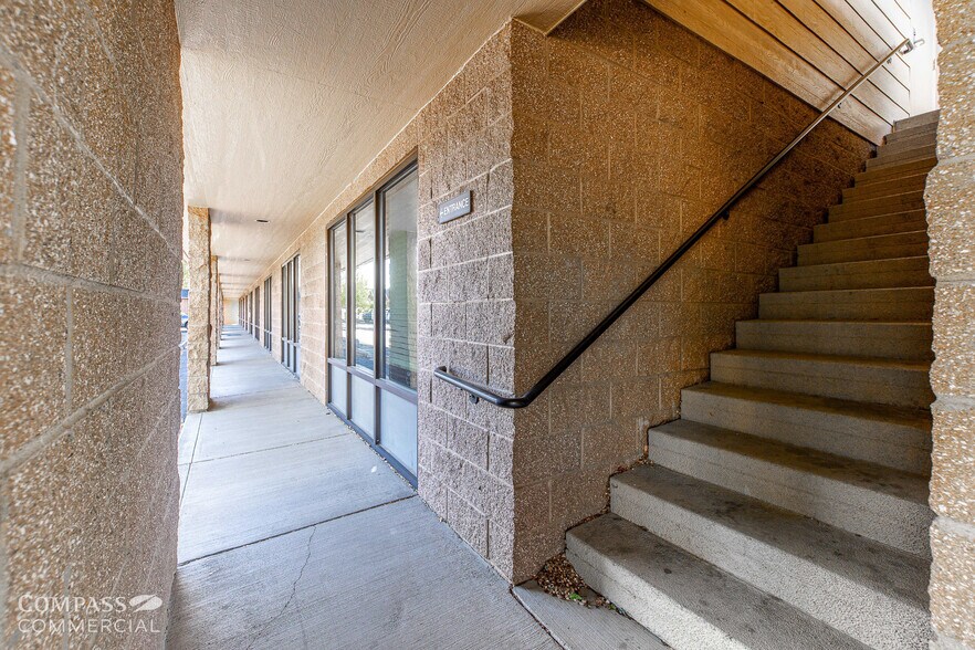 More Photos Of 2363 SW Glacier Pl, Redmond Office For Lease