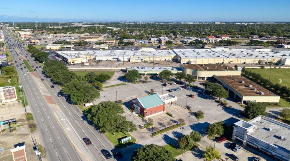 More Photos Of 11037 W FM-1960, Houston Unknown For Lease