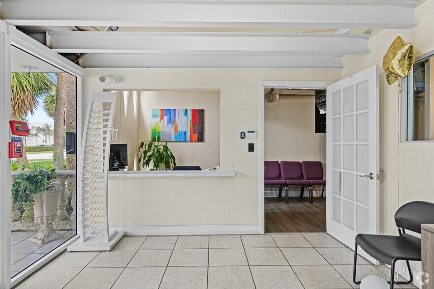 More Photos Of 1270 NW 165th St, Miami Office For Lease
