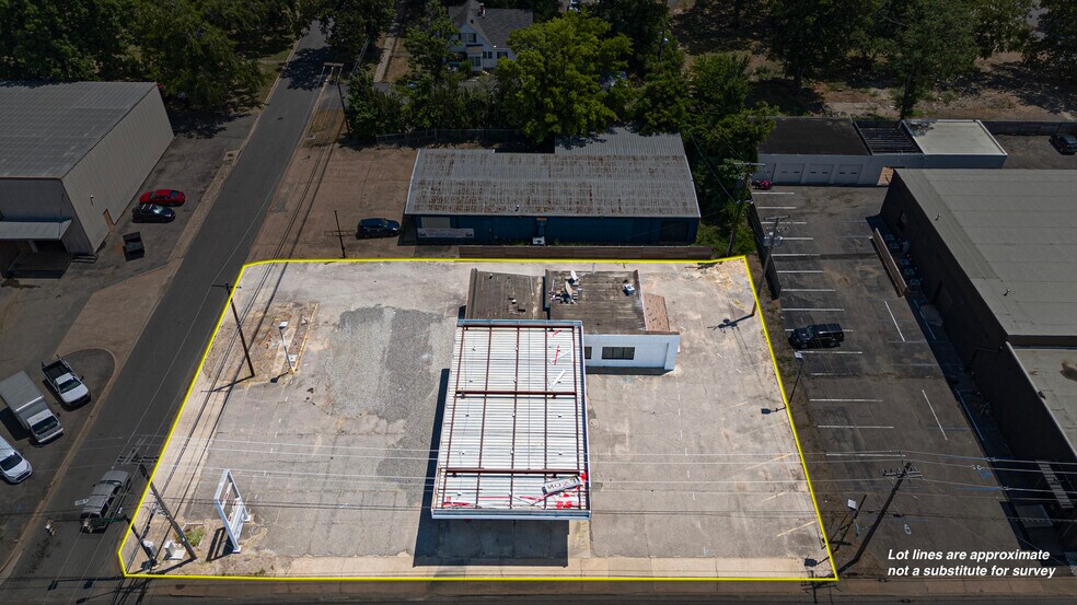 More Photos Of 203 S Arkansas Ave, Russellville Service Station For Sale