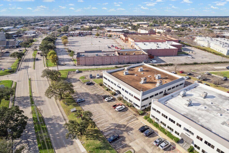 More Photos Of 17041 El Camino Real, Houston Office Residential For Lease