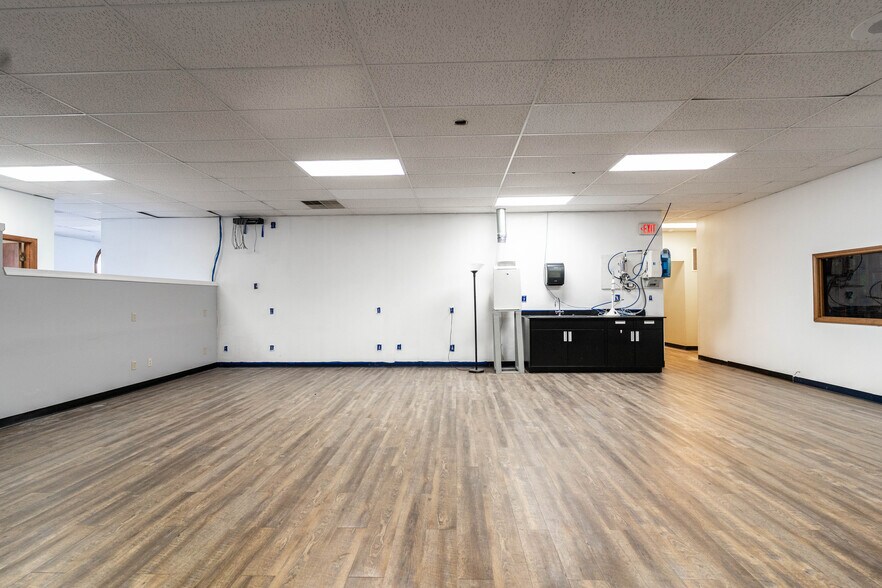 More Photos Of 11813 W 77th St, Lenexa Office For Sale