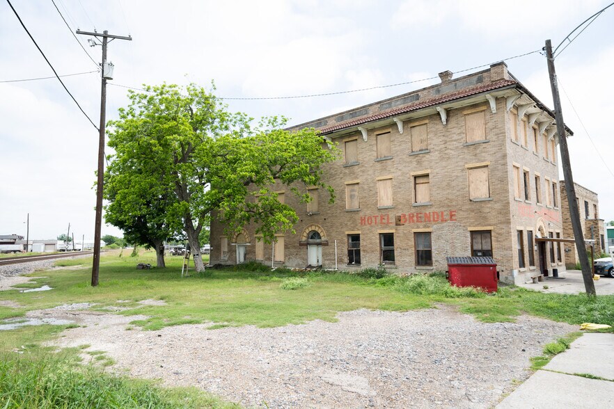 601 E Avenue A, Robstown, TX 78380 Hotel For Sale