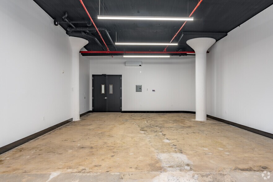 More Photos Of 4 Evergreen Ave, Brooklyn Flex For Sale