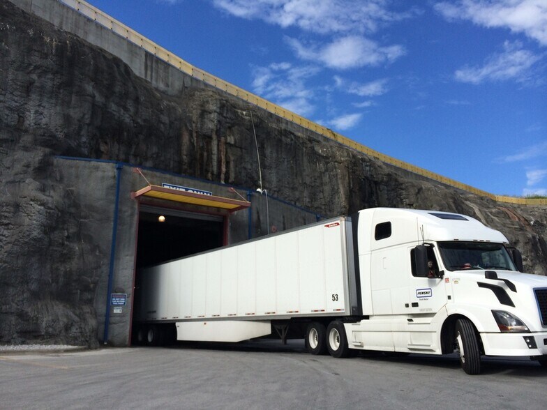 More Photos Of 3610 E Kearney St, Springfield Warehouse For Lease