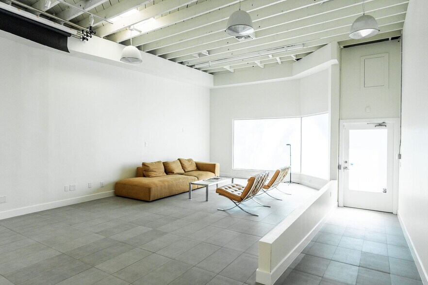 More Photos Of 723-727 N Fairfax Ave, Los Angeles General Retail For Lease