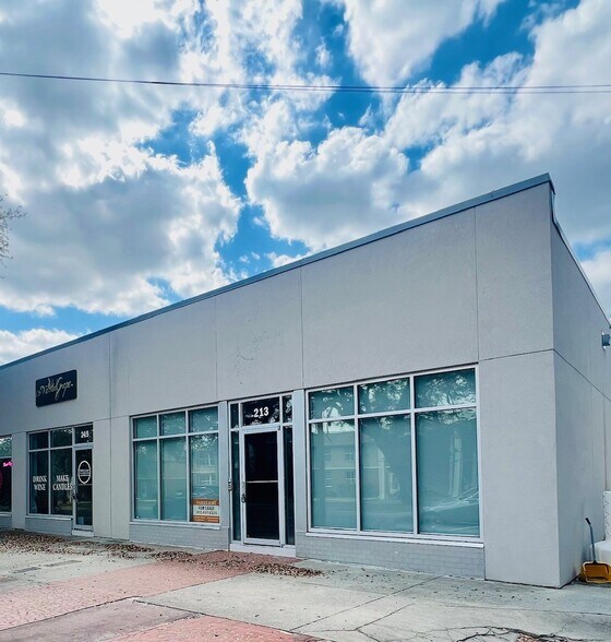 More Photos Of 213-219 E Broad St, Savannah Storefront For Lease