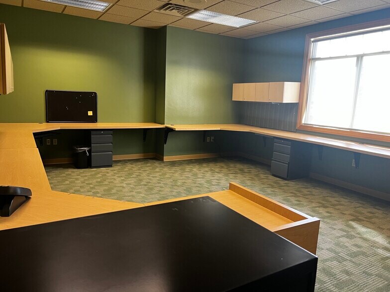 More Photos Of 900 W College Ave, Appleton Office For Lease