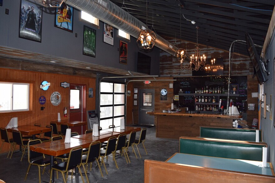 More Photos Of 26192 NE Neosho Rd, Garnett Restaurant For Lease