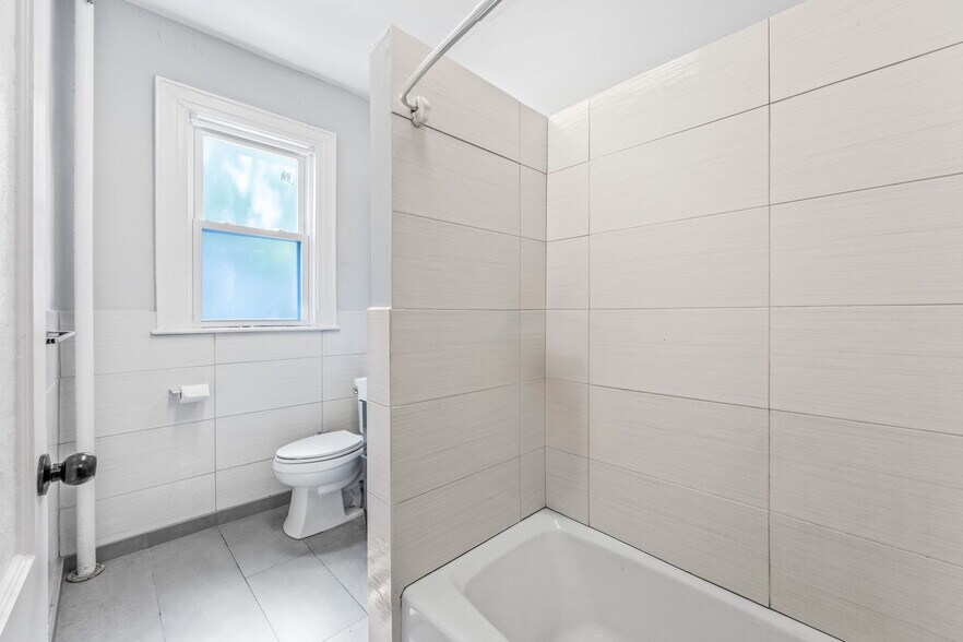More Photos Of 2053 E 16th St, Brooklyn Flex For Sale