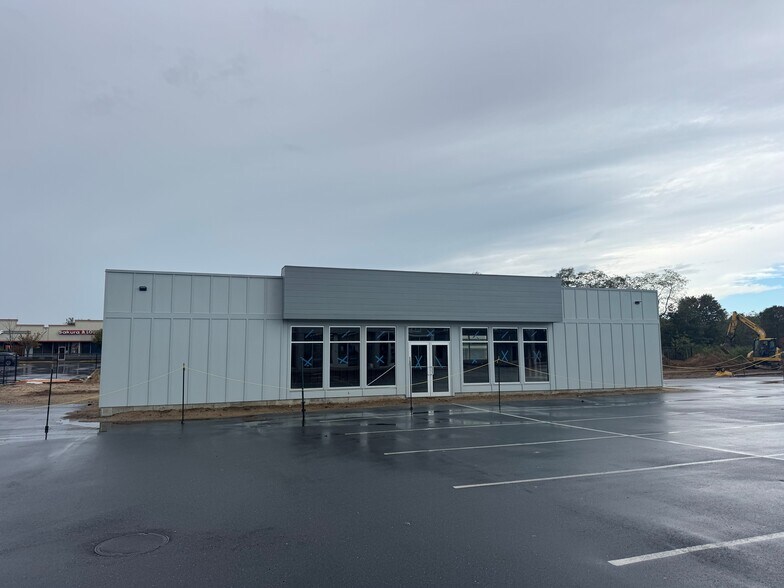 Primary Photo Of 1105-1111 Old Country Rd, Riverhead General Retail For Lease