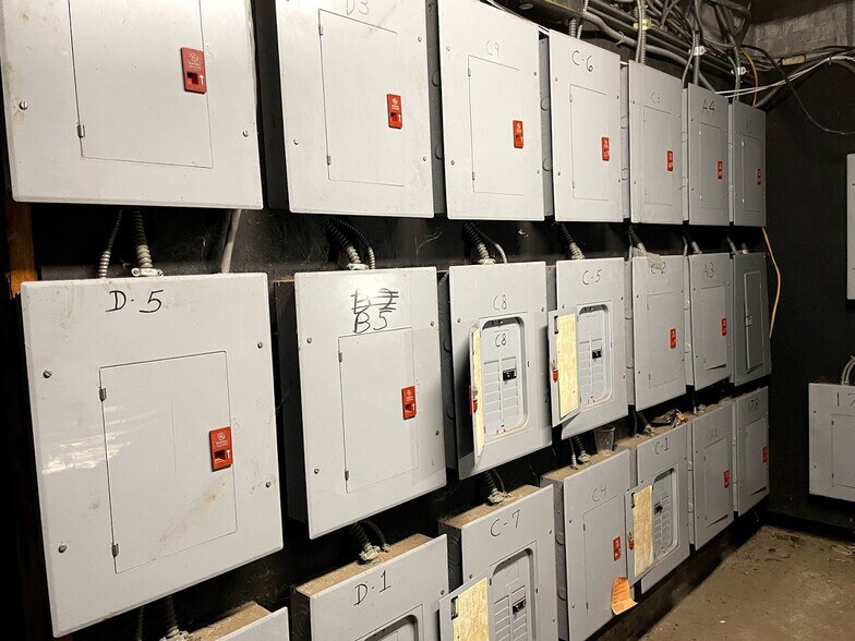 More Photos Of 174 Willow St, Waterbury Apartments For Sale