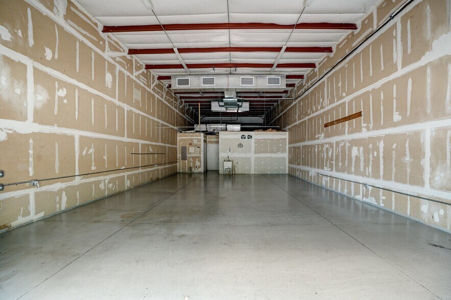 More Photos Of 1882 Porter Lake Dr, Sarasota Light Manufacturing For Sale