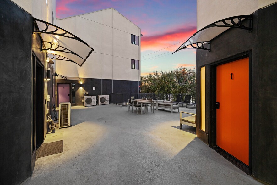 More Photos Of 2301 S Cloverdale Ave, Los Angeles Apartments For Sale