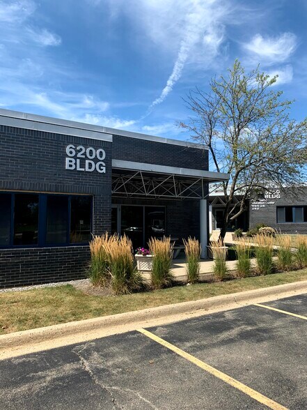 More Photos Of 6200-6250 Capitol Dr, Wheeling Flex For Lease