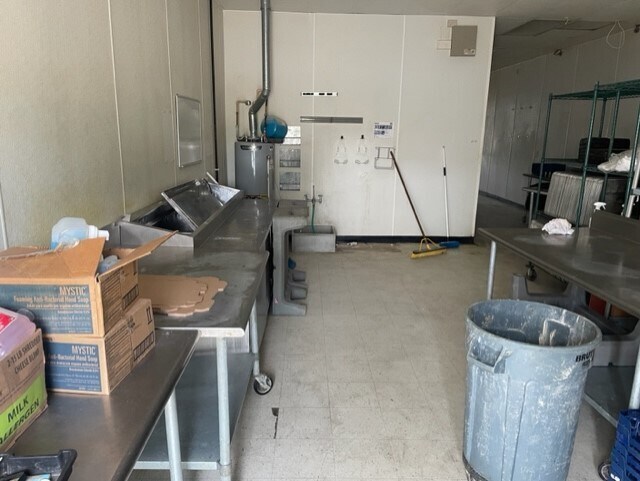 More Photos Of 665-699 Northland Blvd, Cincinnati General Retail For Sale